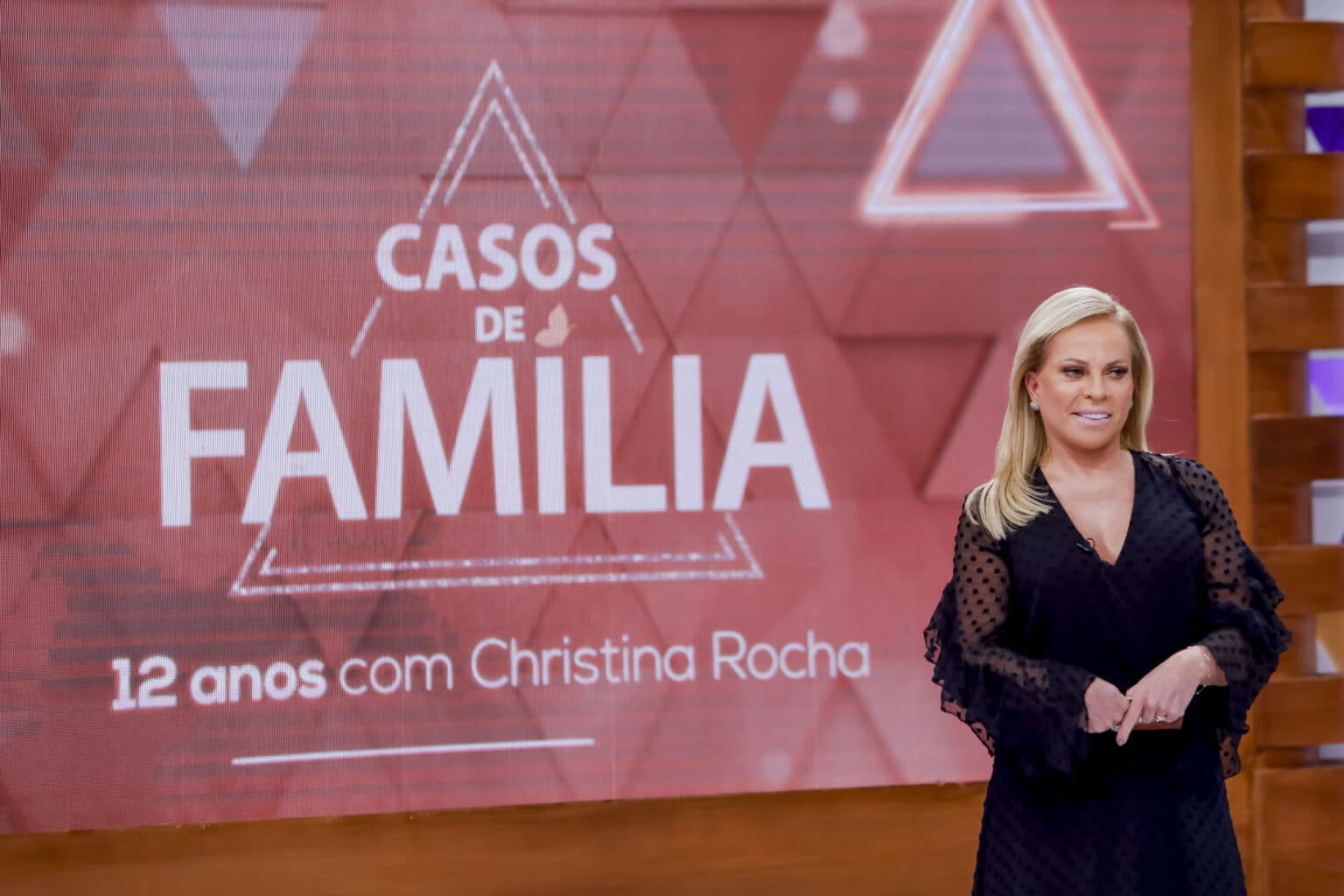 Christina Rocha comemora 12 anos no comando do Casos de Família