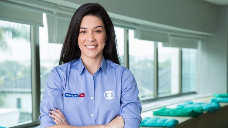 Renata Silveira é a primeira narradora de futebol do Esporte da Globo (foto: Divulgação/Globo)