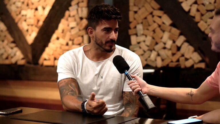 Gui Napolitano concedeu uma entrevista exclusiva para o repórter Deivisson Santos, do TV Pop (foto: Reprodução/TV Pop)