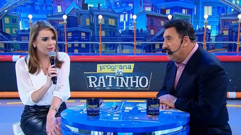 Rachel Sheherazade e Ratinho no quadro Dois Dedos de Prosa, do Programa do Ratinho em 2015 (foto: Reprodução/SBT)