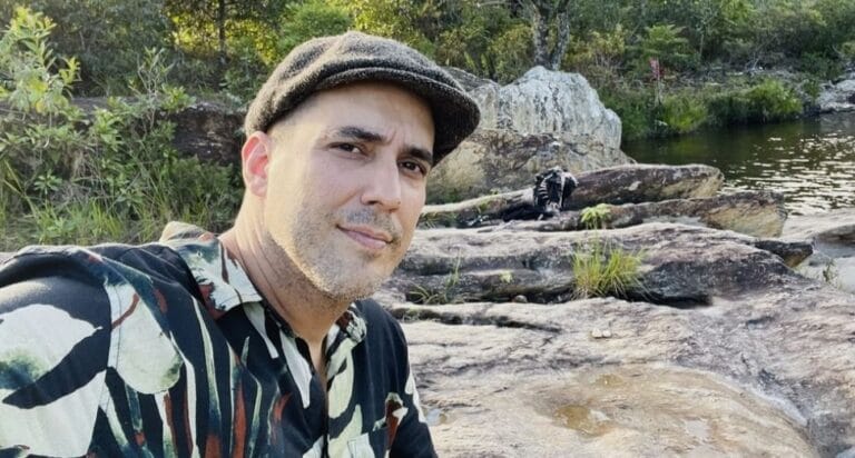 André Marques posa na Serra da Canastra: ele é o novo apresentador de No Limite (foto: Reprodução/Redes Sociais)