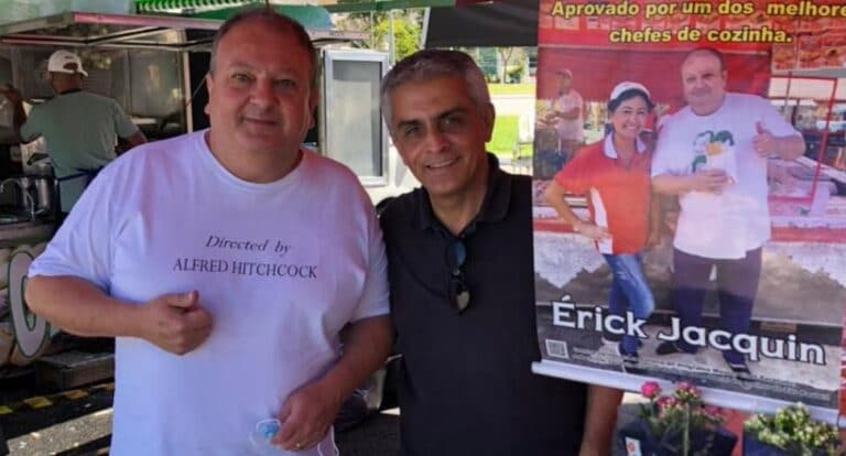 Titular de Pesadelo na Cozinha, Erick Jacquin posou para fotos em feira de São Paulo sem usar máscara (foto: Reprodução/Redes Sociais)