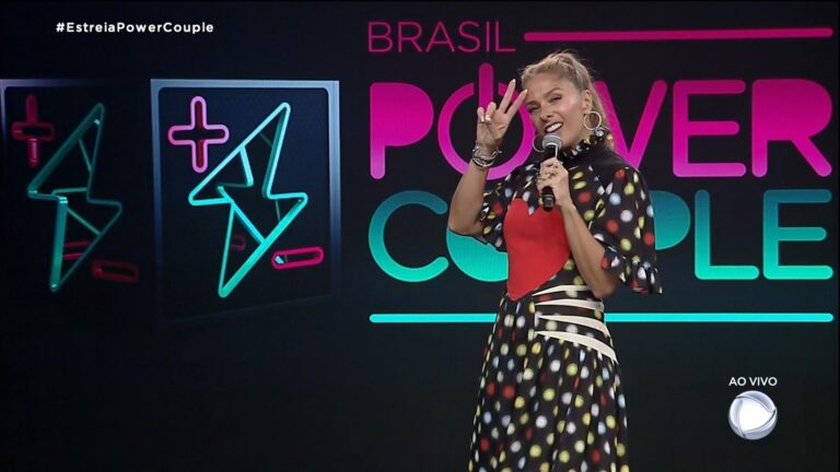 Adriane Galisteu no estúdio do Power Couple Brasil: pior audiência de estreia da história do reality (foto: Reprodução)