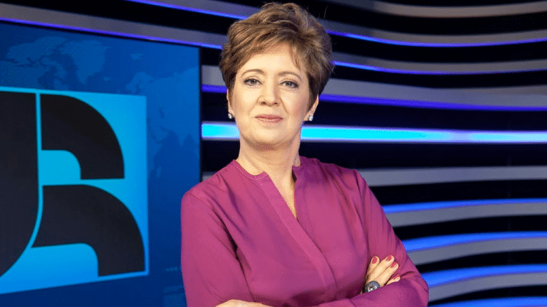 Christina Lemos, do Jornal da Record, entrou de férias (foto: Record/Edu Moraes)