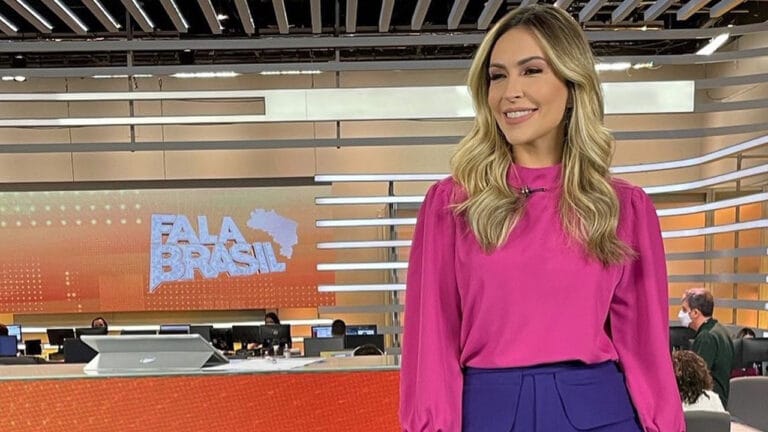 Thalita Oliveira na redação de jornalismo da Record em São Paulo (foto: Reprodução/Instagram)