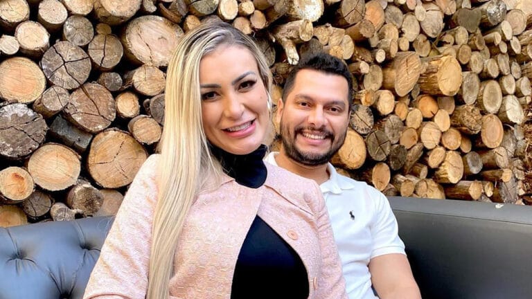 Andressa Urach diz que se sente feliz sendo submissa ao marido (foto: Reprodução)