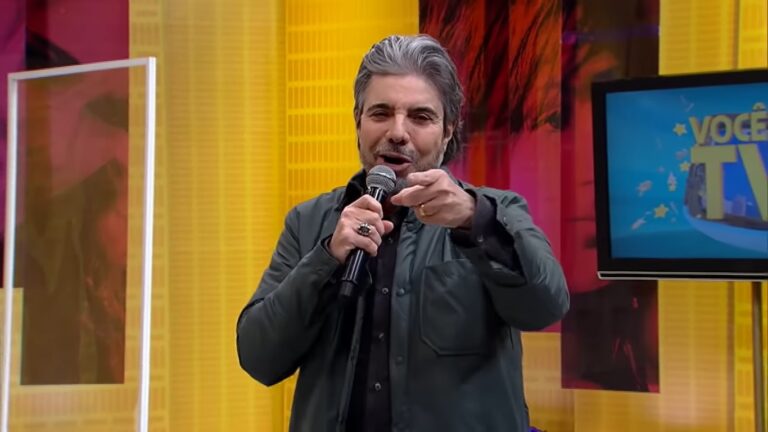 João Kleber é o apresentador do Você na TV, que perderá espaço para televendas (foto: Reprodução/RedeTV!)