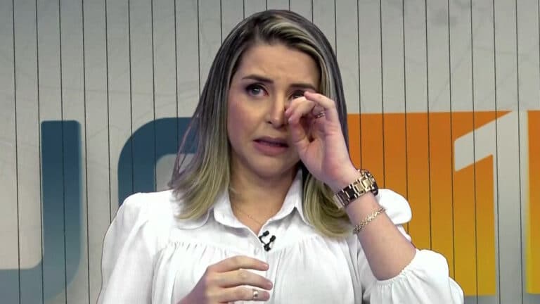 Gabriela ficou emocionada e chorou ao pedir ajuda para casal que perdeu filho de dois meses (foto: Reprodução)