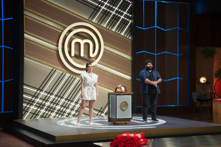 Participantes do MasterChef Brasil são surpreendidos pelos sertanejos Naiara Azevedo e Fabiano Menotti (foto: Band/Carlos Reinis)