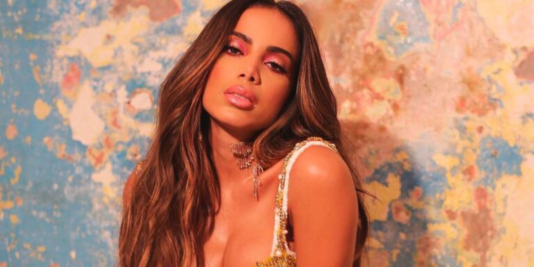 Anitta aproveita madrugada, faz limpa em rede social e distribui unfollows (foto: Reprodução)