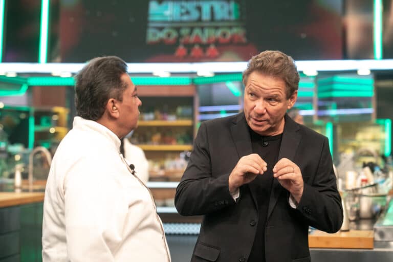 Os apresentadores Batista e Claude Troisgros em Mestre do Sabor (foto: Gshow/Isabella Pinheiro)