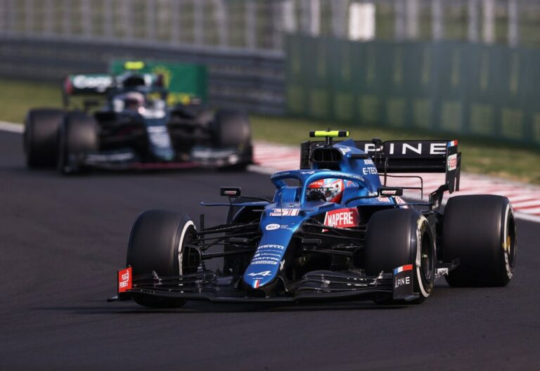 Esteban Ocon, da Alpine, surpreendeu e venceu o GP da Hungria da Fórmula 1 (foto: Lars Baron/Getty Images)