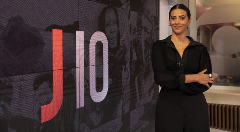 Aline Midlej assumiu o comando do Jornal das 10 no início de julho (foto: João Cotta/TV Globo)