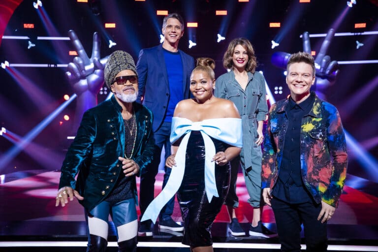 Michel Teló, Gaby Amarantos e Carlinhos Brown e apresentadores Márcio Garcia e Talita Rebouças; The Voice Kids teve a pior audiência da temporada (foto: Globo/João Miguel Júnior)