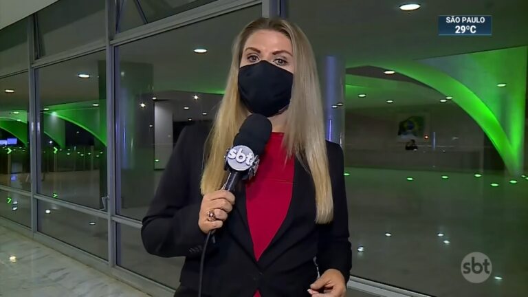 Nathalia Fruet teve que trocar de roupa para gravar reportagem para o SBT Brasil (foto: Reprodução/SBT)