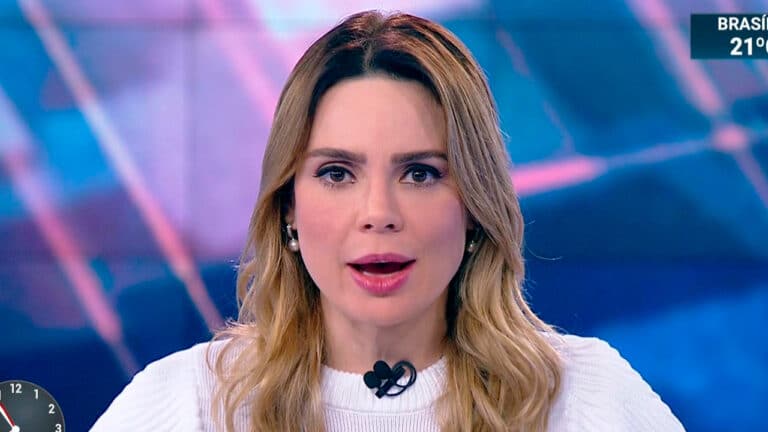 Imagem da apresentadora Rachel Sheherazade apresentando o SBT Brasil