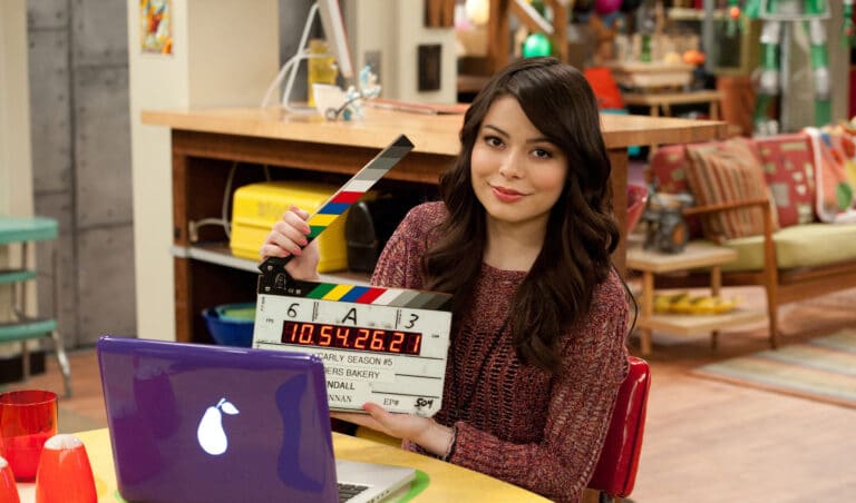 Foto de Miranda Cosgrove nos estúdios de iCarly