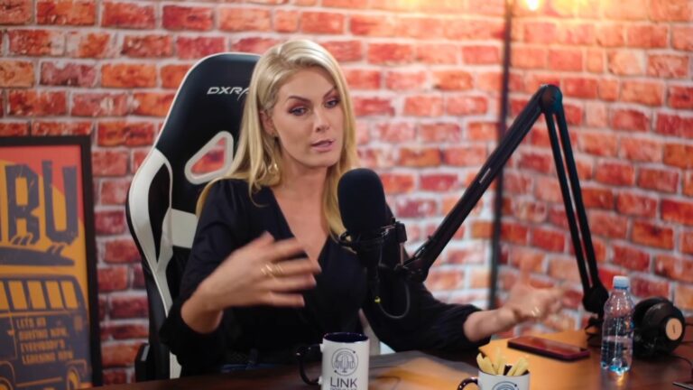 Foto da apresentadora Ana Hickmann no podcast LInk