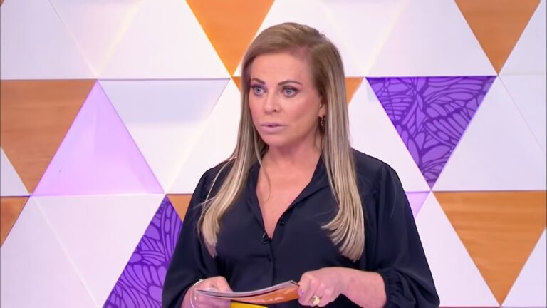 Christina Rocha no estúdio do Casos de Família, do SBT