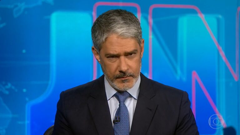 William Bonner no estúdio do Jornal Nacional, da TV Globo