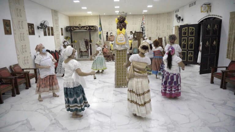 Imagem com foto de episódio da série Sociedade da Intolerância da CNN Brasil