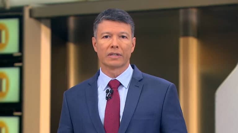 Imagem com foto do jornalista César Menezes