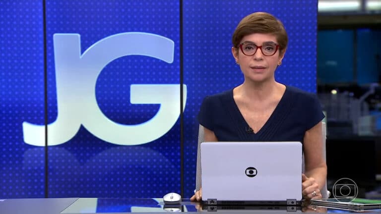 Imagem com foto de Renata Lo Prete na bancada do Jornal da Globo