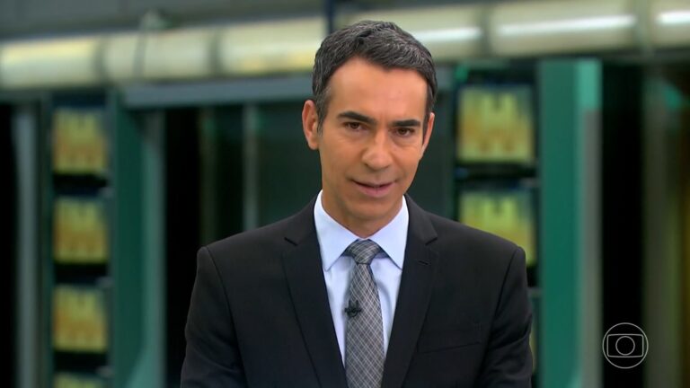 César Tralli no estúdio do Jornal Hoje