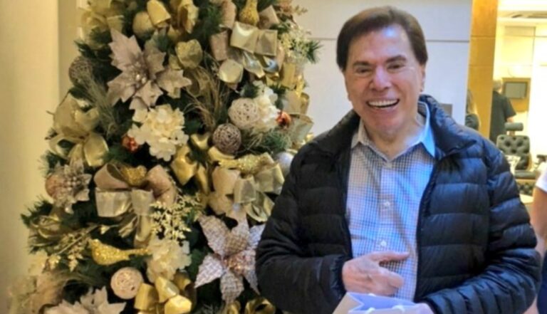 Foto do apresentador Silvio Santos no salão do Jassa