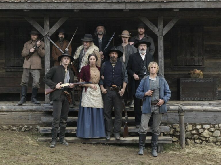 Imagem com foto de divulgação da minissérie Hatfields & McCoys