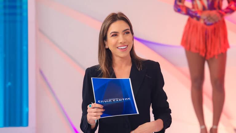 Imagem com foto da apresentadora Patricia Abravanel no Programa Silvio Santos