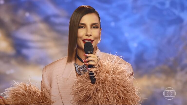 Foto de Ivete Sangalo no palco do The Masked Singer Brasil