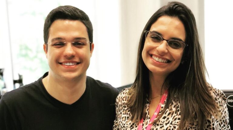 Foto dos jornalistas Ricardo Abreu e Fernanda Rouvenat, da Globo