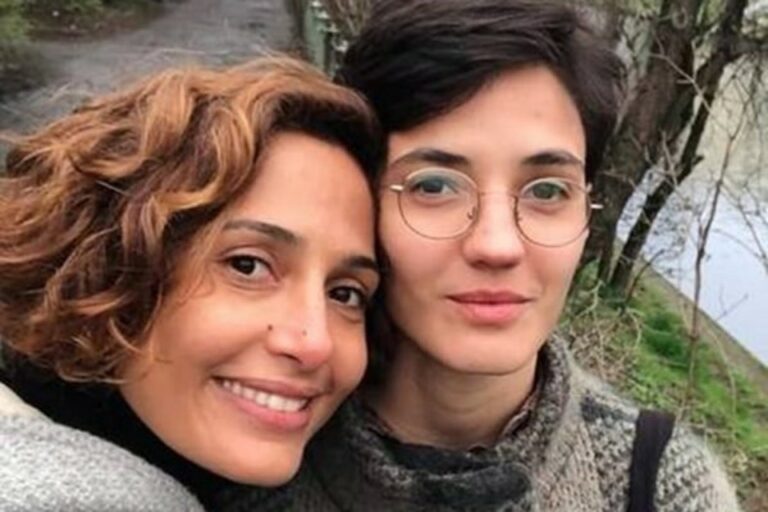 Imagem com foto de Camila Pitanga e Ana Beatriz Coelho