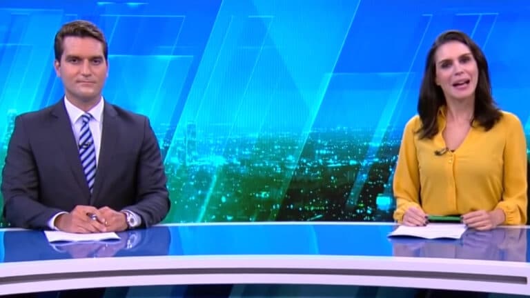 Imagem com foto dos apresentadores Gustavo Toledo e Camila Busnello, do Jornal da Record News