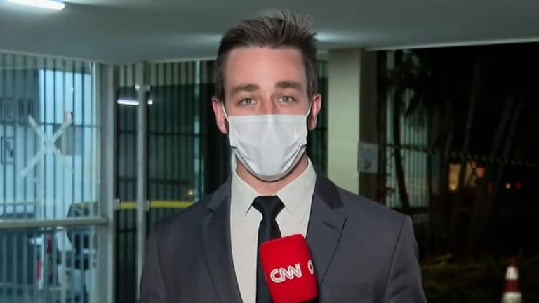 Imagem com foto do jornalista Mathias Brotero, da CNN Brasil