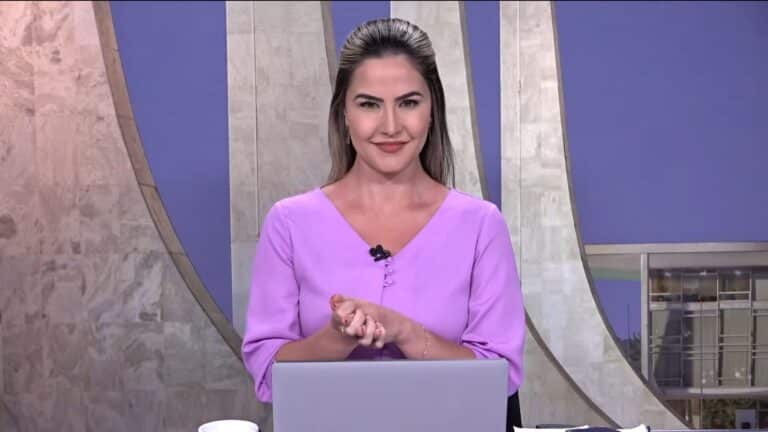 Foto da jornalista Larissa Alvarenga, da CNN Brasil