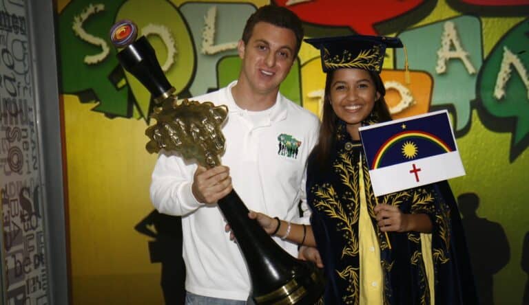 Foto de Luciano Huck e Larissa de Sousa Oliveira