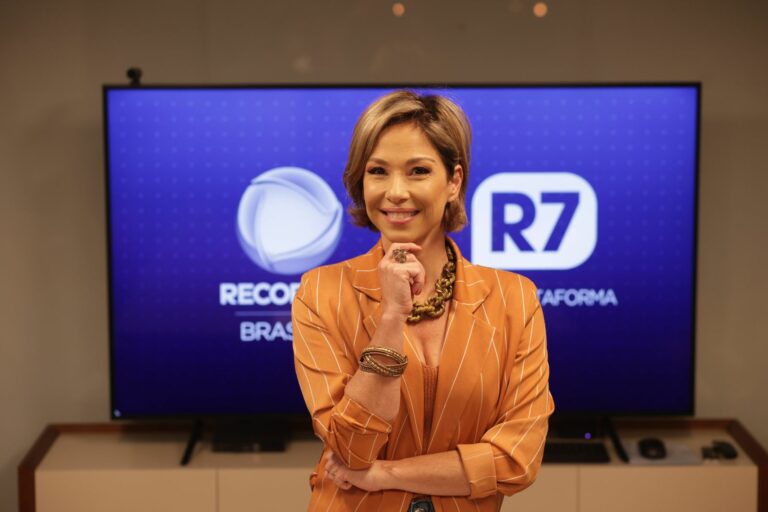 Imagem com foto da apresentadora Neila Medeiros