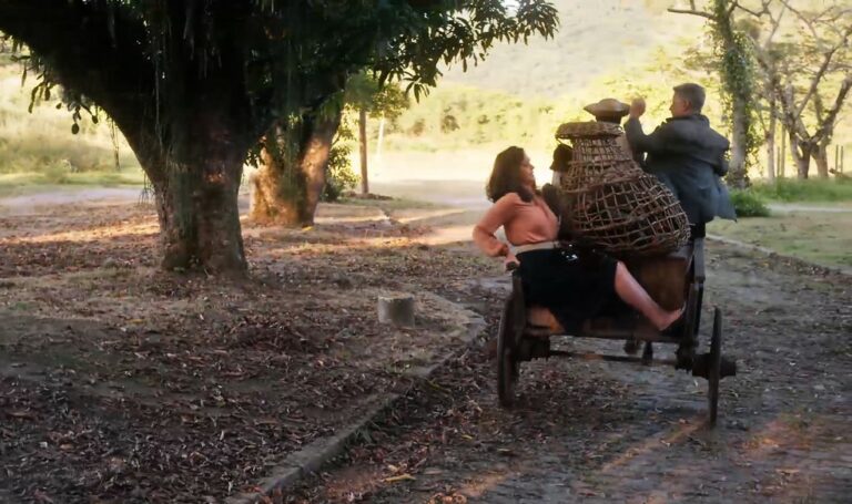 Violeta e Eugênio são salvos por um carro de bois em Além da Ilusão