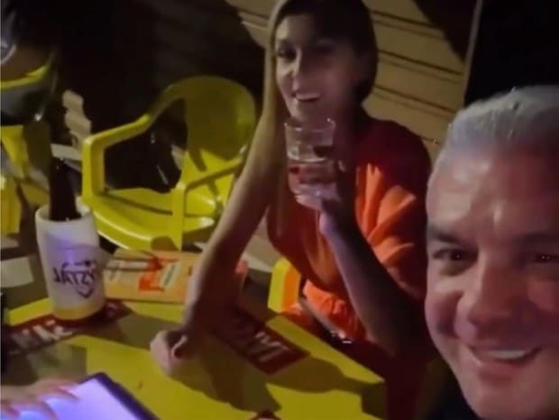 Ana Hickmann foi flagrada pelo marido tomando cerveja no boteco