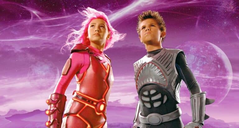 Cena do filme As Aventuras de Sharkboy e Lavagirl em que estão olhando pra cima