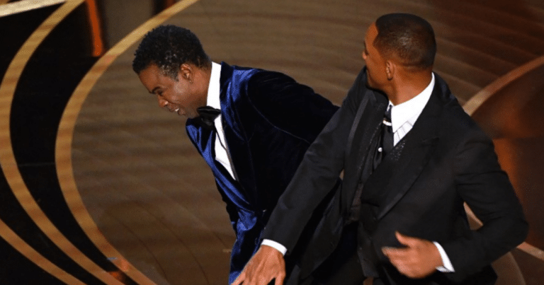 Foto de Will Smith agredindo o comediante Chris Rock