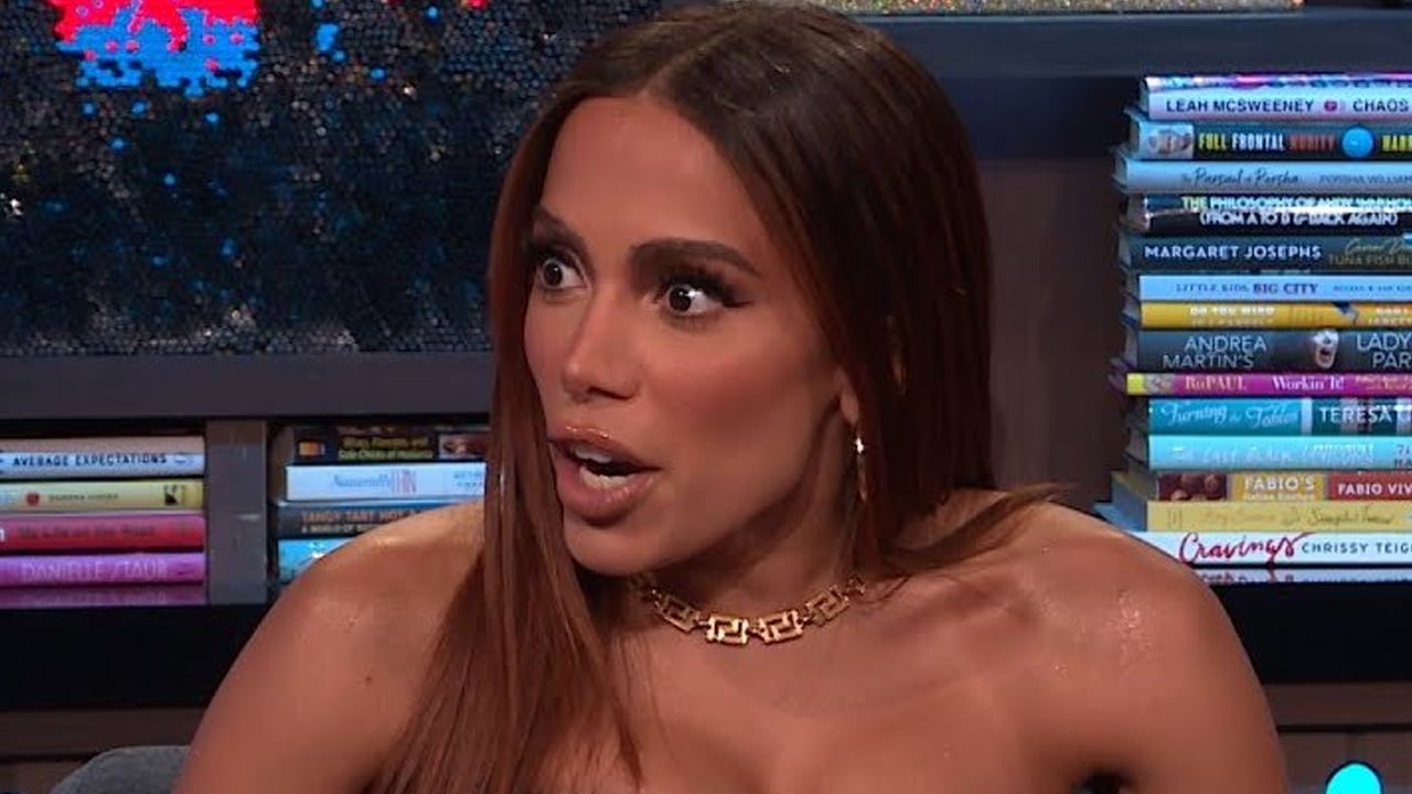 Anitta é detonada por dizer em entrevista que faria sexo com cachorros