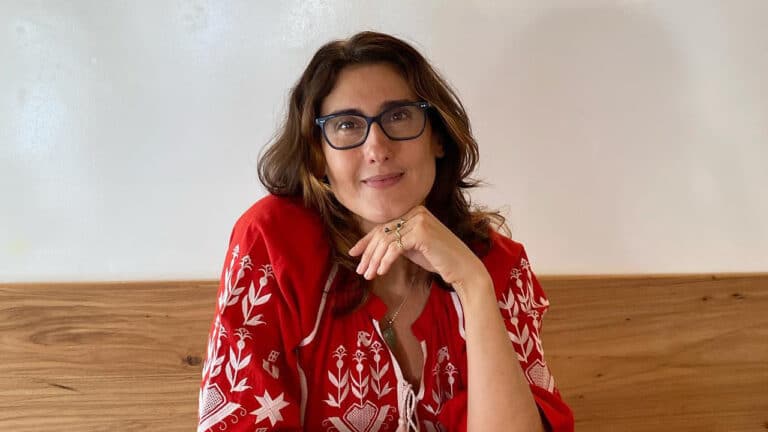 Imagem com foto da chef Paola Carosella, ex-jurada do MasterChef