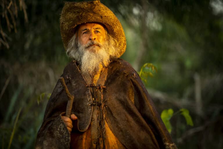 Imagem com foto do ator Osmar Prado caracterizado como Velho do Rio em Pantanal