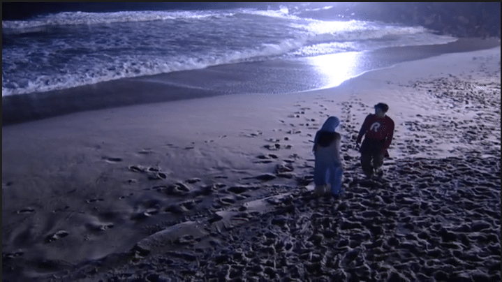 Jade encontra Leo na praia em O Clone