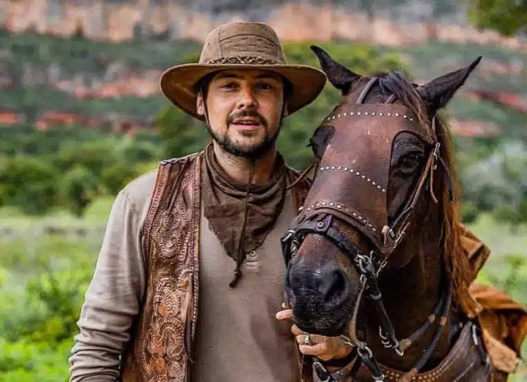 Foto de Sergio Guizé que estará na nova novela Mar do Sertão, da Globo