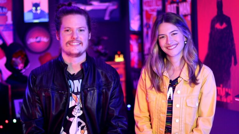 Imagem com foto dos apresentadores do Warner Play Arthur Ribas e Amanda Brandão