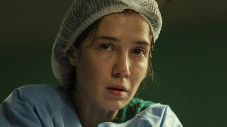 Imagem com foto de Marjorie Estiano como Carolina, protagonista da série Sob Pressão